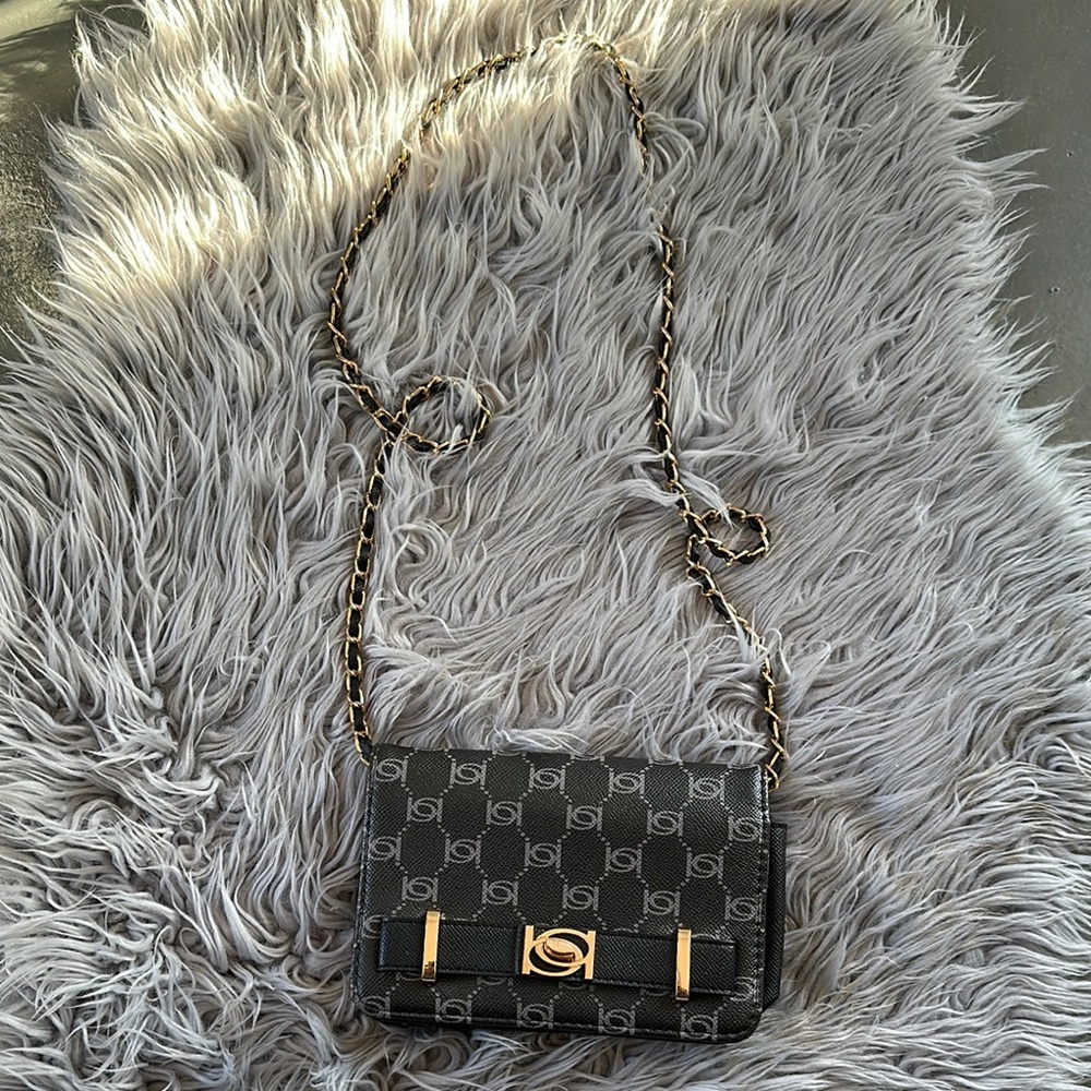 Stylish Black and Gold Chain Bag